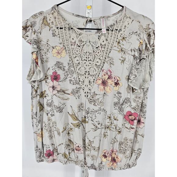 Xhilaration Womens Sz M Short Flutter Sleeve Blouse Gray Pink Floral Crochet - Picture 2 of 4